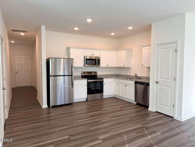 Building Photo - 2048 Trailside Dr