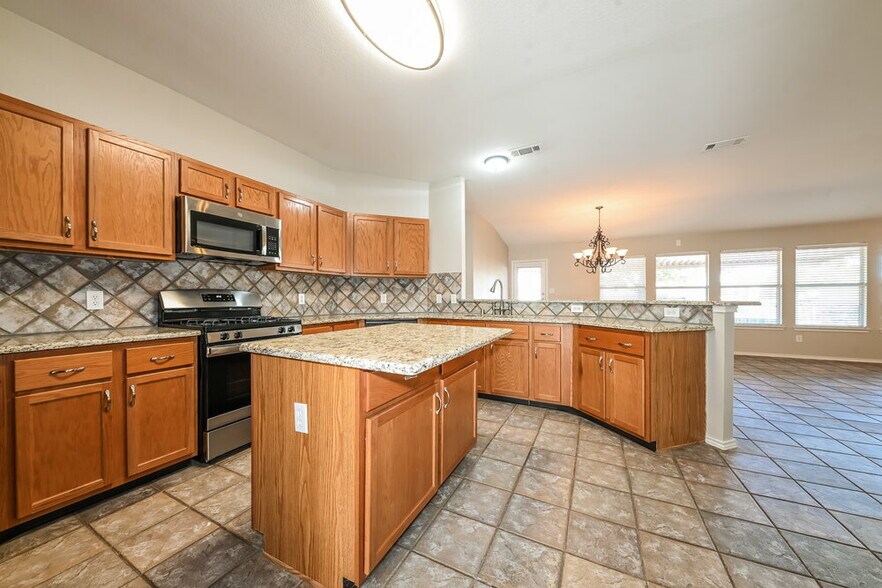 Building Photo - 2027 Northridge Dr