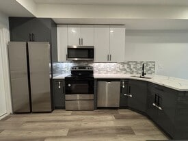 Building Photo - 1027 W Dauphin St