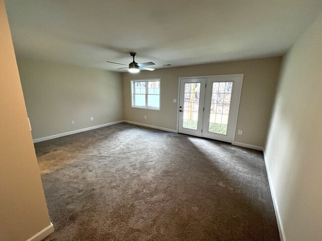 Building Photo - Luxury Townhome in Congers Creek
