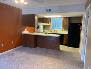 Building Photo - Thomaston Parc #9