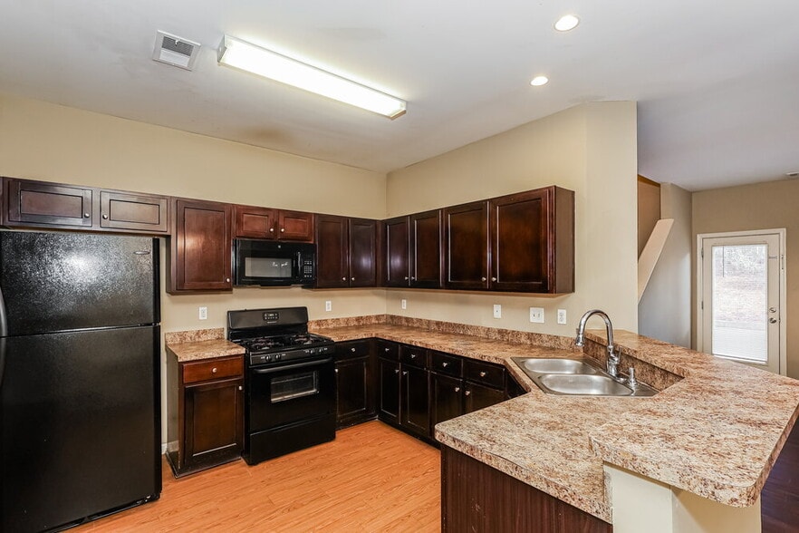 Building Photo - 498 Highland Falls Dr