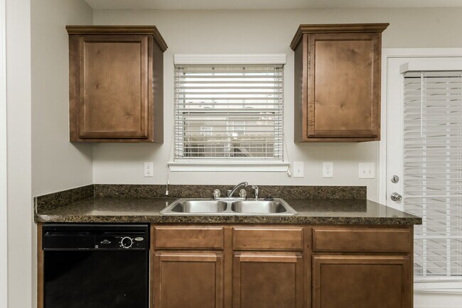 Building Photo - 8035 Logan Dr