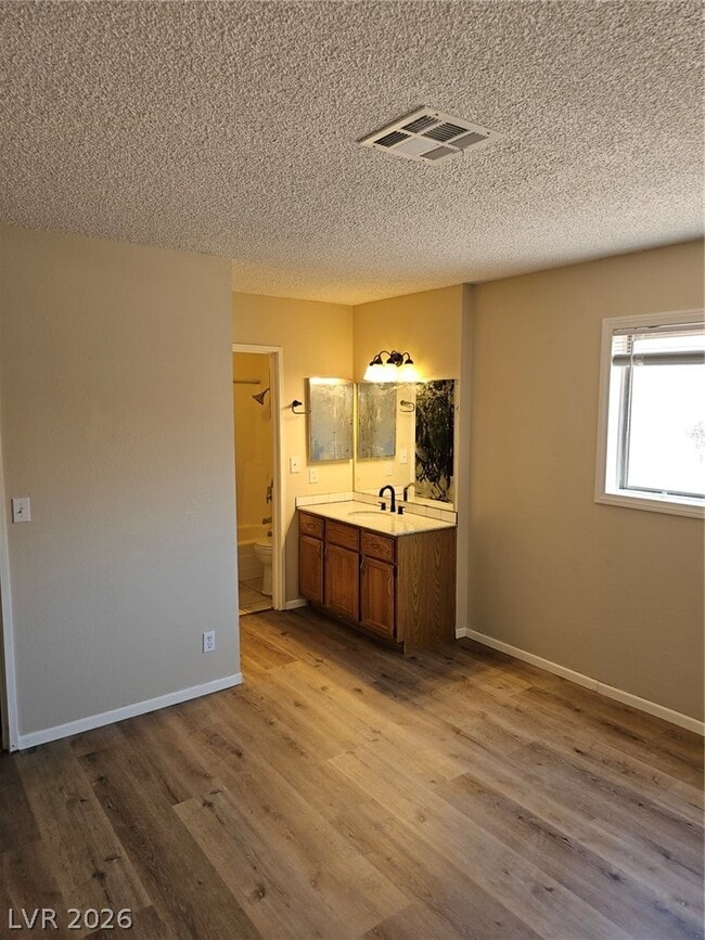 Building Photo - 5136 Golden Ln