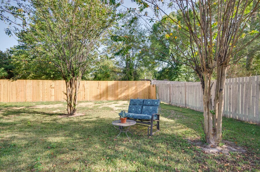 Building Photo - 5846 Clubview Dr