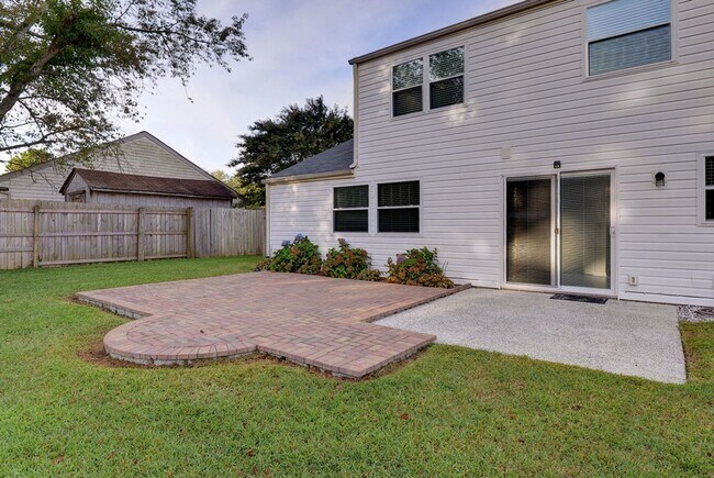Building Photo - 812 Stony Dr