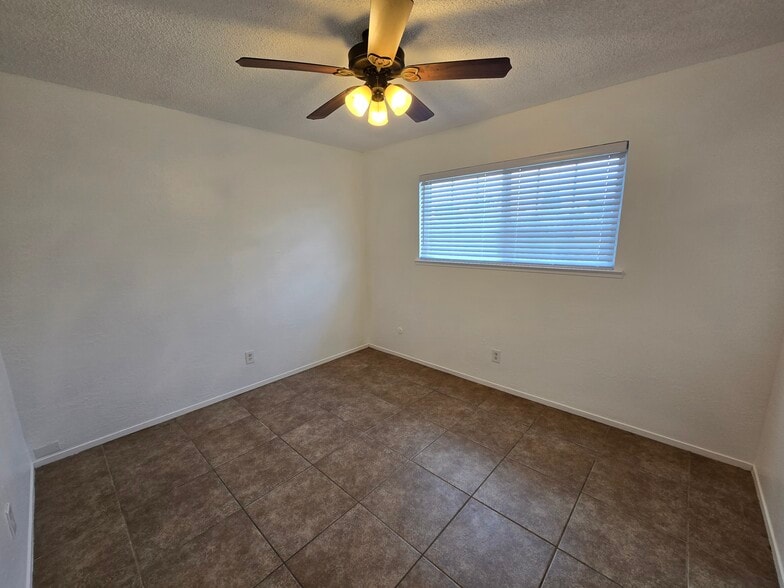 Second bedroom - 4577 N Lorna Ave