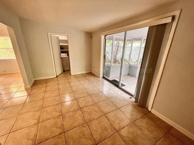 Building Photo - 253 Ashwood Dr