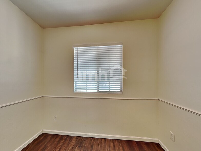 Building Photo - 11320 Harvester