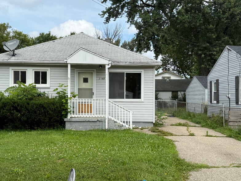 Primary Photo - 2169 Williamson Ave