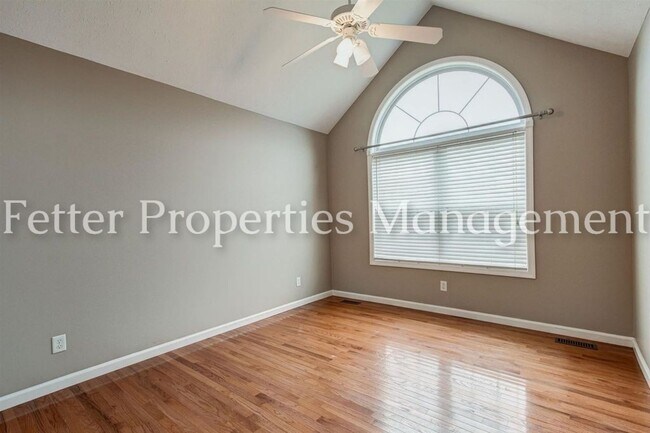Building Photo - Beautiful 3bd 2.5 bath Northside