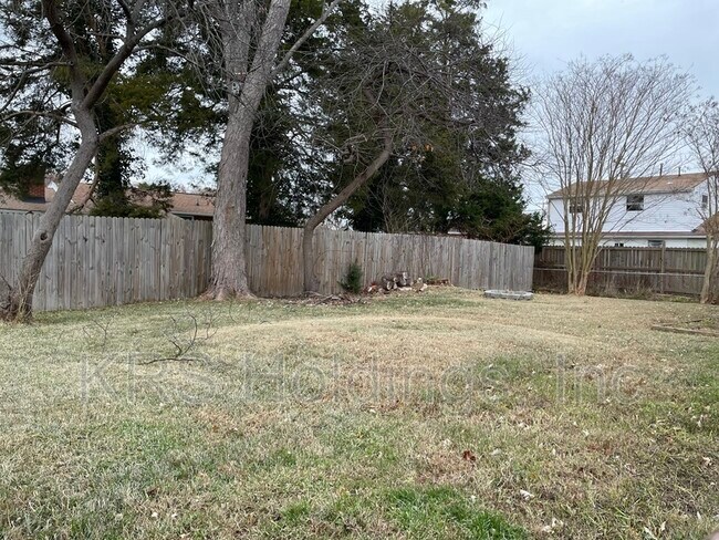 Building Photo - 1515 Cronin Dr