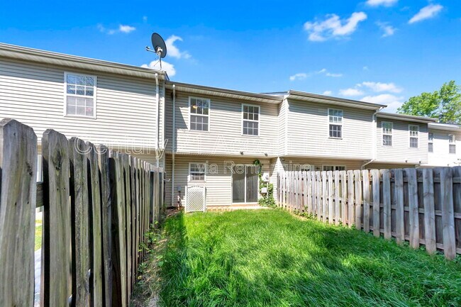 Building Photo - 9907 Warwick Pl