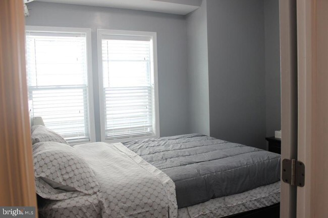 Building Photo - 5923 N Broad St