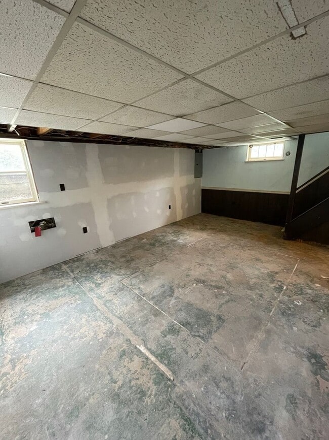 Building Photo - Beautiful 4 Bedroom 1.5 Bath in Marietta !