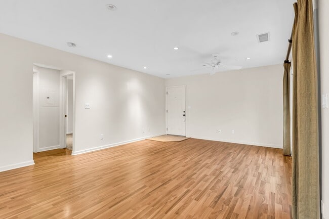 Building Photo - 1 Bedroom Condo in Mission Hills