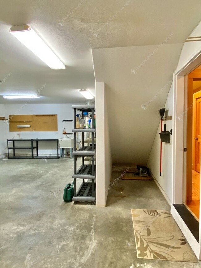 Building Photo - West Hills Gem with Timeless Charm and Modern Comfort