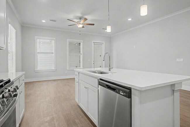 Building Photo - 4065 Four Oaks Blvd
