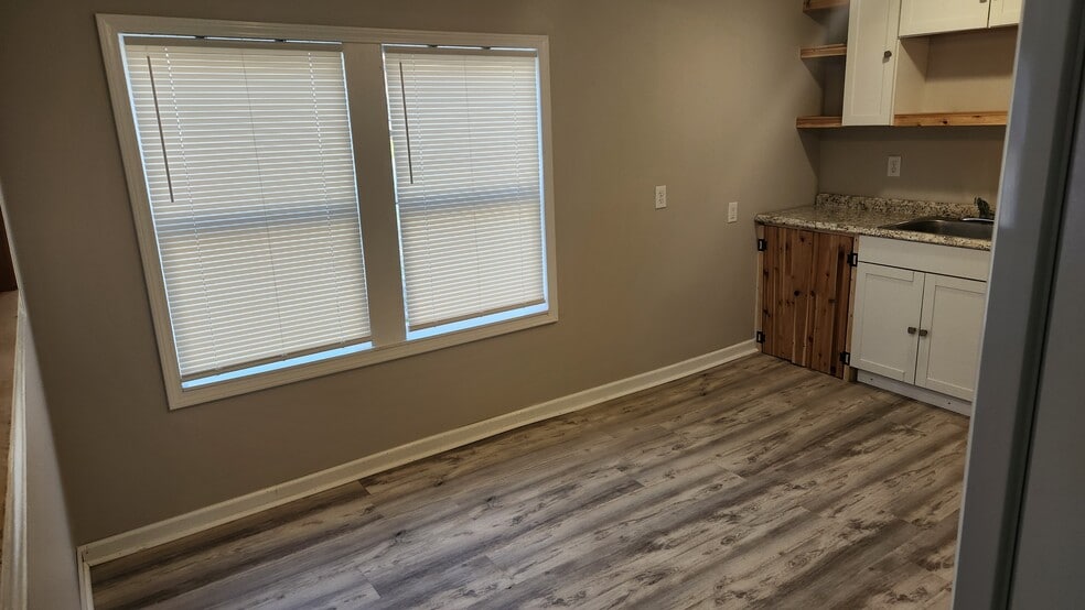 Building Photo - 173 Richardson St