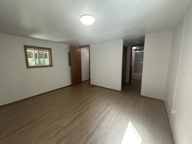 Building Photo - 561 E Colonel Wright Rd