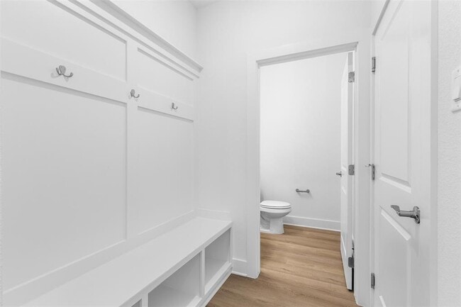 Building Photo - 1955 Settlers Glen Dr