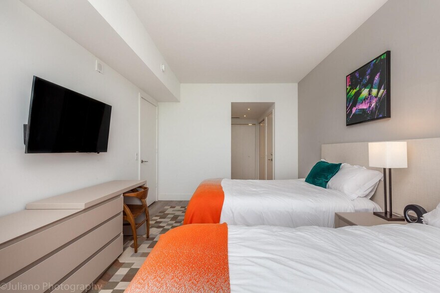 Building Photo - 4011 S Ocean Dr