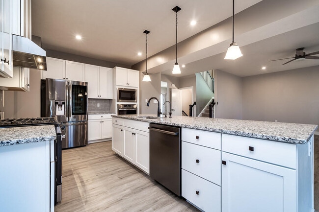 Building Photo - 2049 Creswell Dr