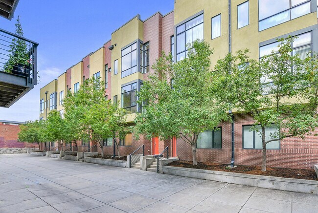 Building Photo - 2345 Walnut St