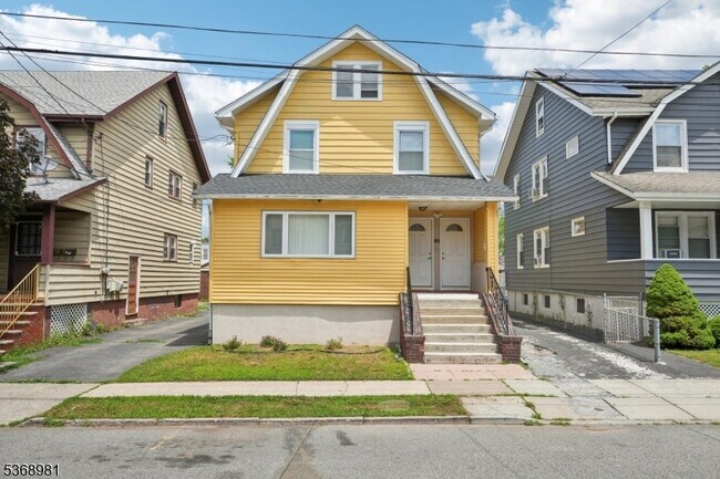 Primary Photo - 411 Post Ave