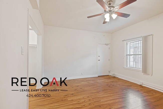 Building Photo - Terrific Studio with Beautiful Hardwood St...