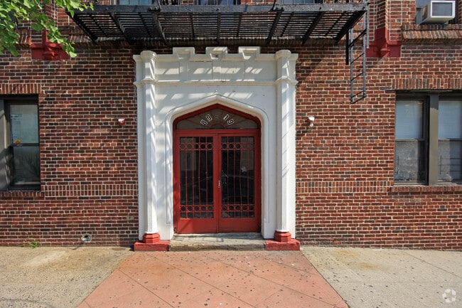 Building Photo - 89-19 32nd Ave