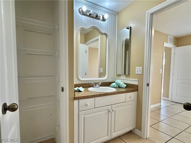 Building Photo - 2015 Xelda Ave N