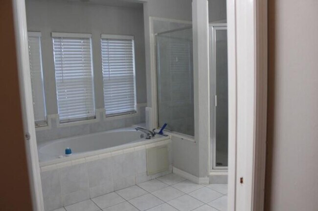 Building Photo - 4965 NW 8th Ave