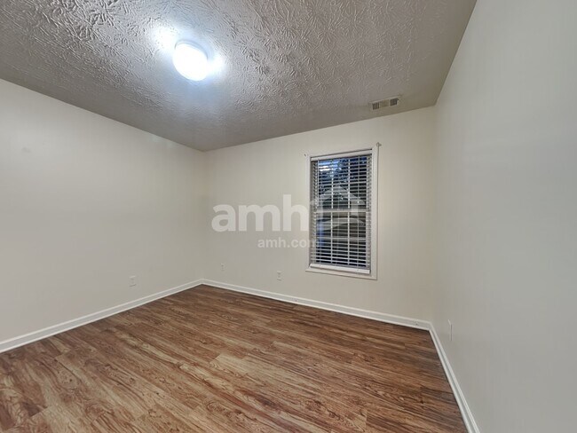 Building Photo - 1831 Green Oak Cir