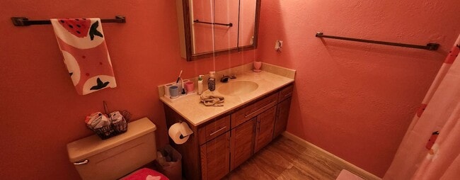 Building Photo - One-of-a-Kind 4 Bed, 4 Bath Gem