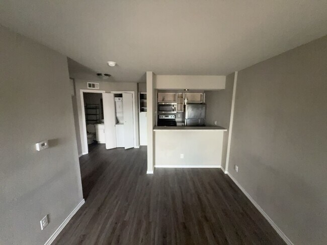 Building Photo - 9520 Royal Ln