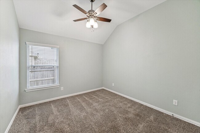 Building Photo - 142 Dina Ln