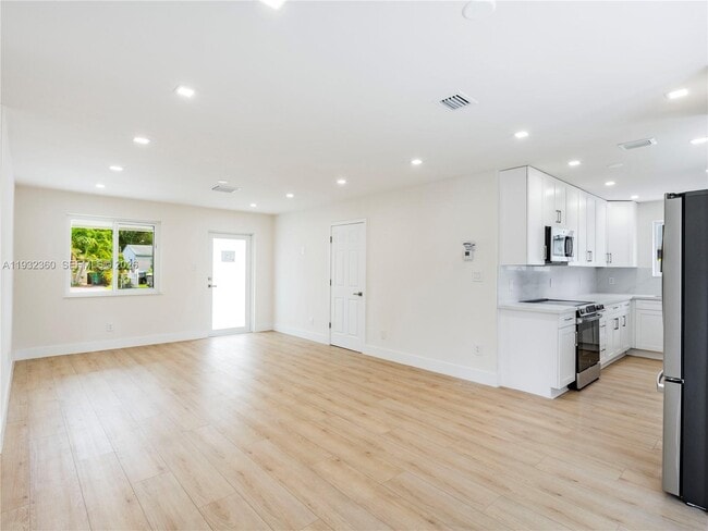 Building Photo - 254 SW 4th St