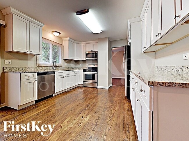 Building Photo - 707 Rose Ln