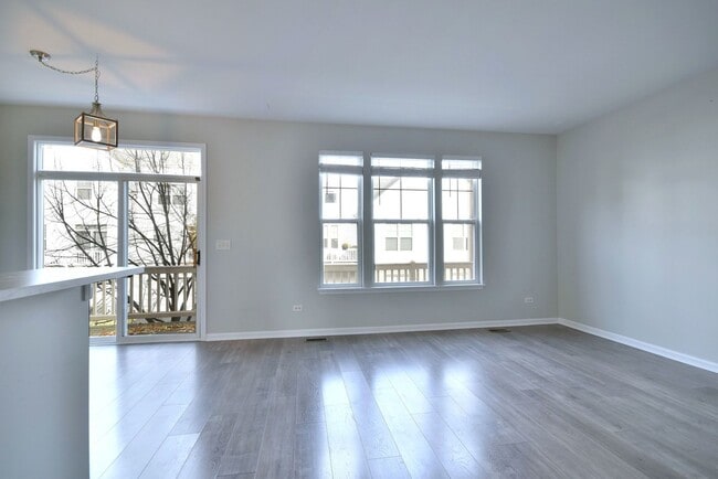 Building Photo - 5502 Cambridge Way