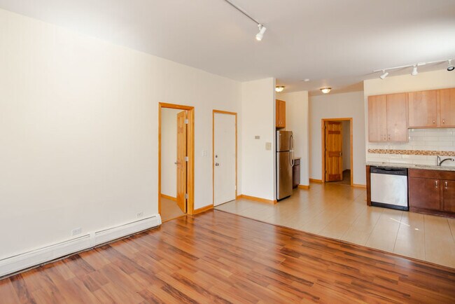 Building Photo - 6219 S Kenwood Ave