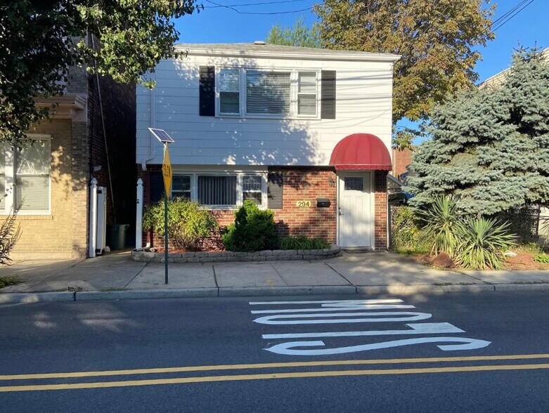 Primary Photo - 294 Front St