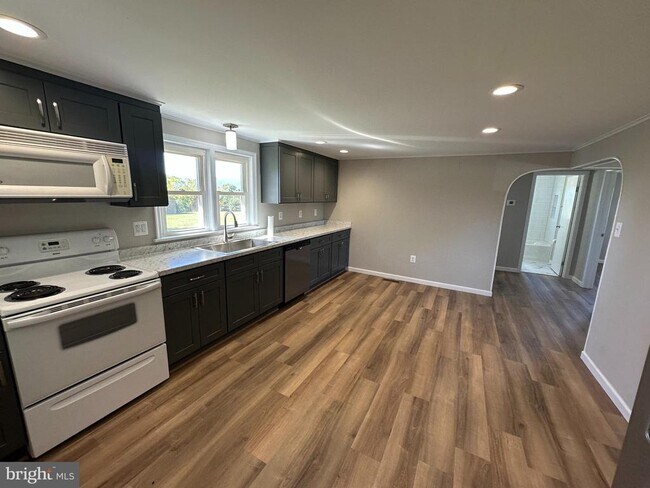 Building Photo - 938 Forrest Dr