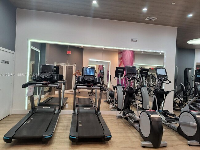 Building Photo - 3610 Yacht Club Dr