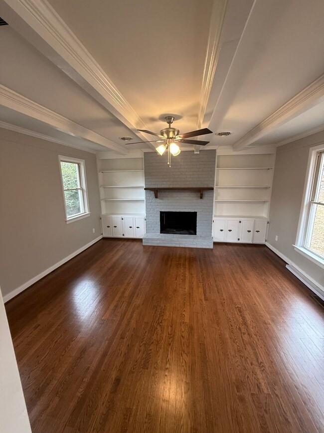 Building Photo - Beautifully Renovated 3 bedroom 2 full bath on large fenced in lot