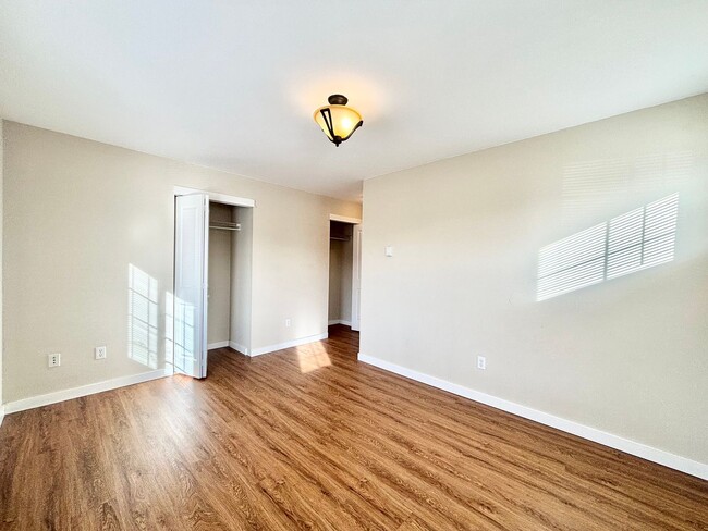 Building Photo - Beautiful 2 bed 2 bath condo