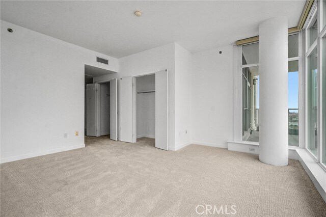 Building Photo - 411 W Seaside Way