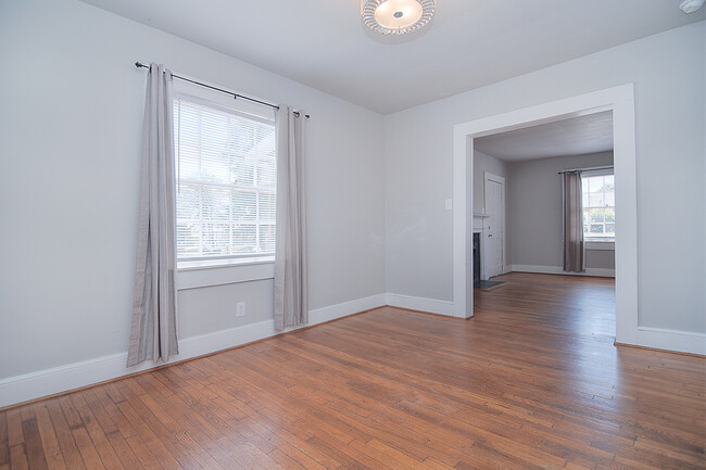 Dining room - 721 S Washington St