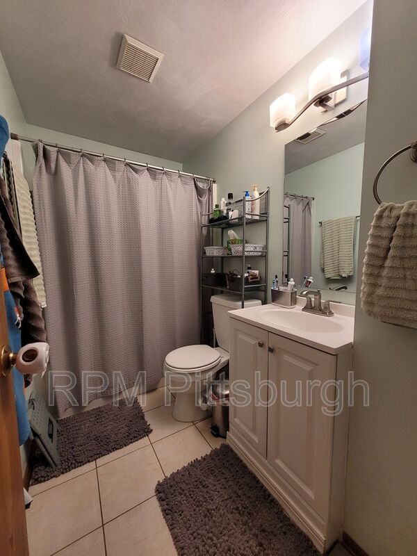 Building Photo - 408 Timber Dr