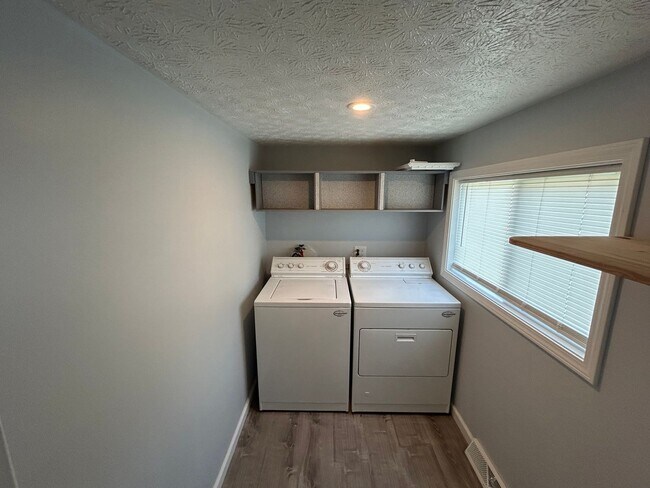 Building Photo - Single Family - 3 Bed - 2 Bath Home in a Private Setting